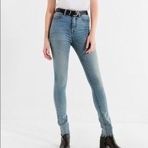 BDG super high rise twig Jean in washed blue